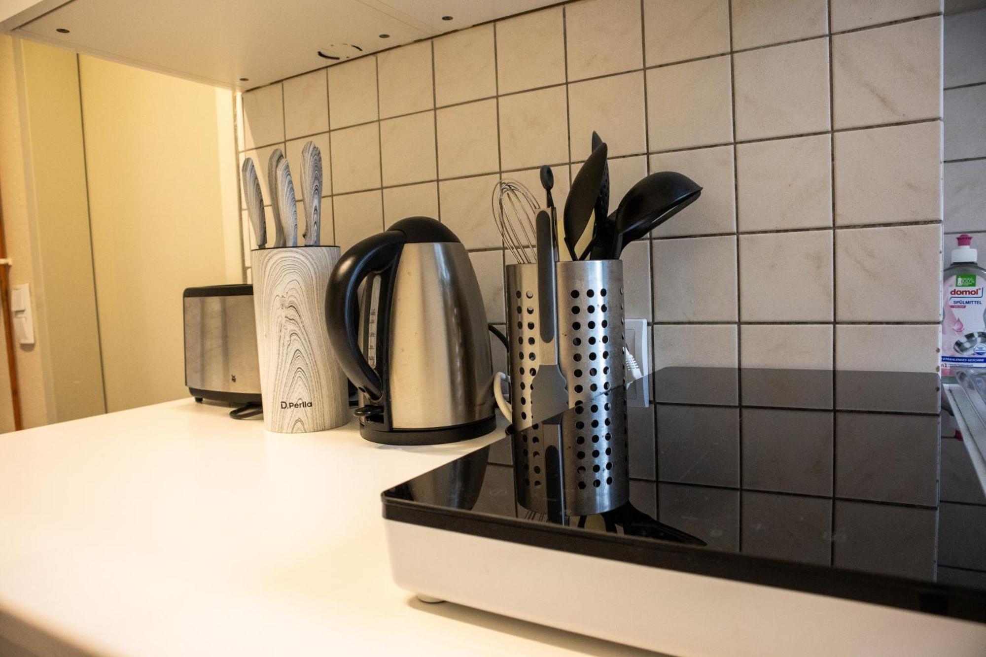 Schoene Wohnung Fuer 4 Gaeste An Der Eilenriede Mit Kostenlosen Parkplaetzen Hannover Buitenkant foto